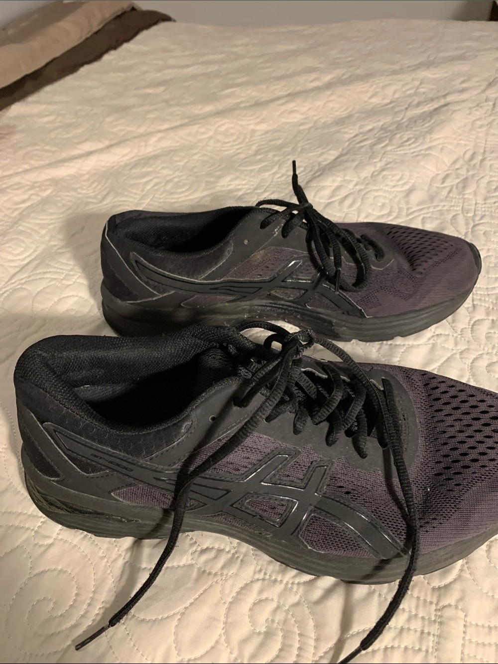 Men’s black ASICS Gel Contend 4 running shoe size 11.5